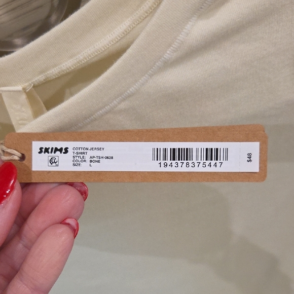 SKIMS Light Cream Short Sleeve Tee - Picture 2 of 2